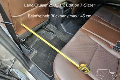 LC250-Beinfreiheit-Rueckbank-max